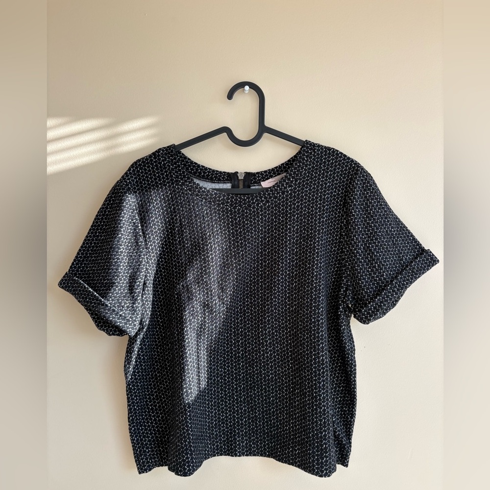 Womens Black Short Sleeve Patterned Top
